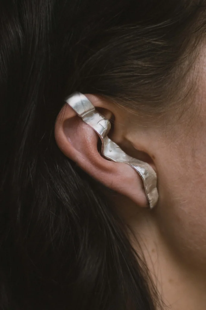 Anatomical casted ear cuff "Line"